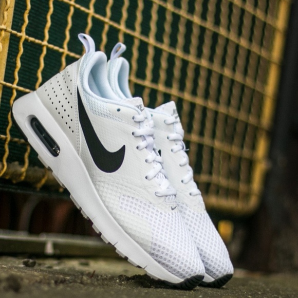 nike women's air max tavas